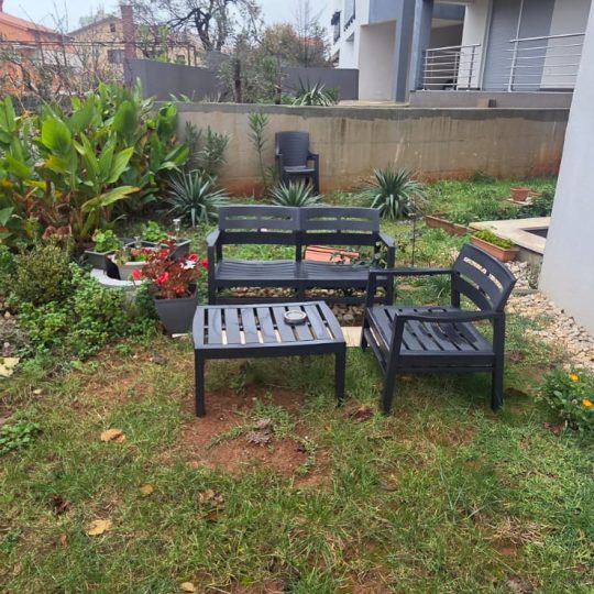 Veruda, dvosobni stan s vrtom i parkirnim mjestima – Top lokacija!