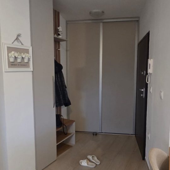 Veruda, dvosobni stan s vrtom i parkirnim mjestima – Top lokacija!