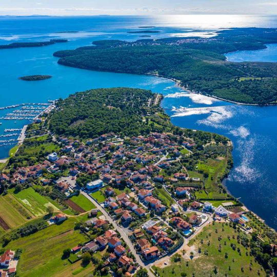 GRAĐEVINSKO ZEMLJIŠTE S POGLEDOM NA MORE!!!