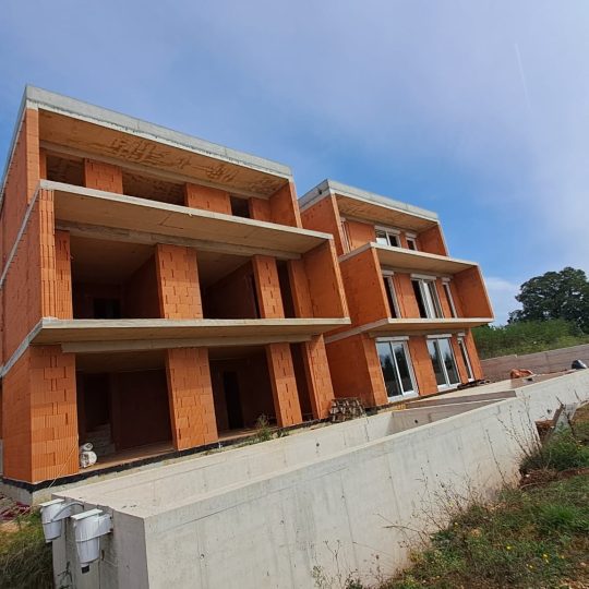 Dvojna kuća s pogledom na more-prodaja!