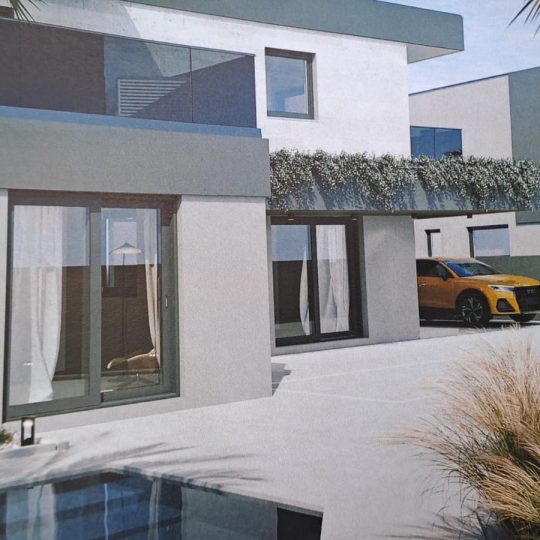 Строящийся современный особняк в Медулине – 156 м² с бассейном и гардеробной.