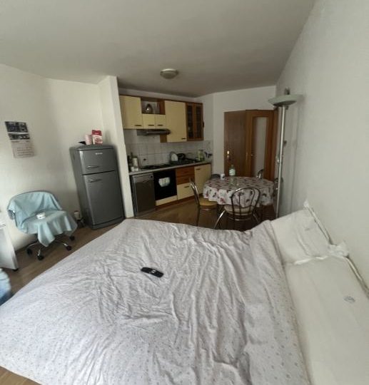 WOHNUNGSMÖGLICHKEIT IN ATTRAKTIVER LAGE!! (Hallen)
