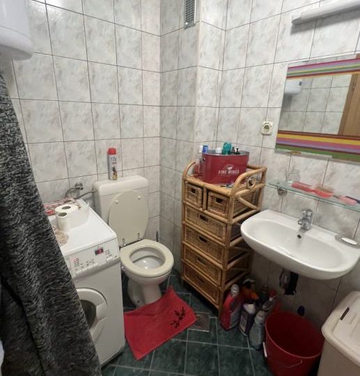 WOHNUNGSMÖGLICHKEIT IN ATTRAKTIVER LAGE!! (Hallen)