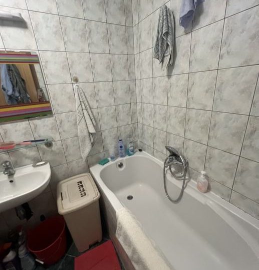 WOHNUNGSMÖGLICHKEIT IN ATTRAKTIVER LAGE!! (Hallen)