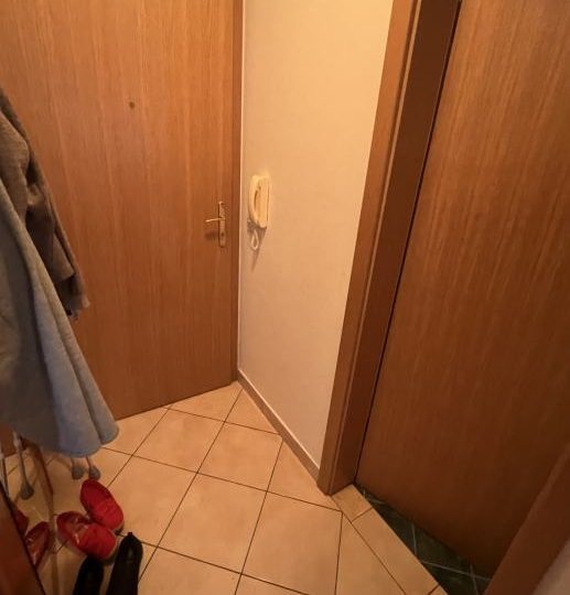 WOHNUNGSMÖGLICHKEIT IN ATTRAKTIVER LAGE!! (Hallen)