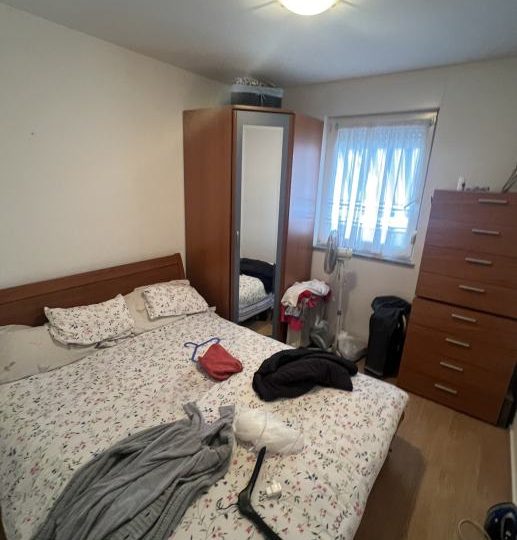 WOHNUNGSMÖGLICHKEIT IN ATTRAKTIVER LAGE!! (Hallen)