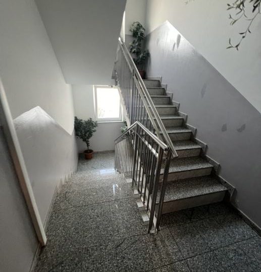 WOHNUNGSMÖGLICHKEIT IN ATTRAKTIVER LAGE!! (Hallen)