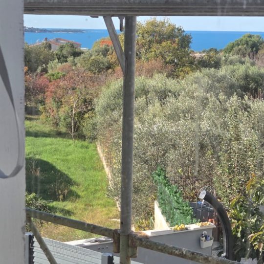 PREKRASAN STAN S POGLEDOM NA MORE – PEROJ, 65 m²
