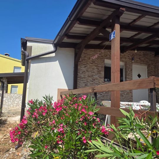 Vikendica s prekrasnim pogledom na more – Kavran, 53 m² + velika okućnica