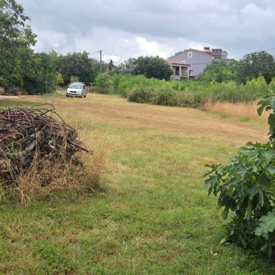 Fažana – zemljište 3331 m², 400 m od mora, odlična lokacija