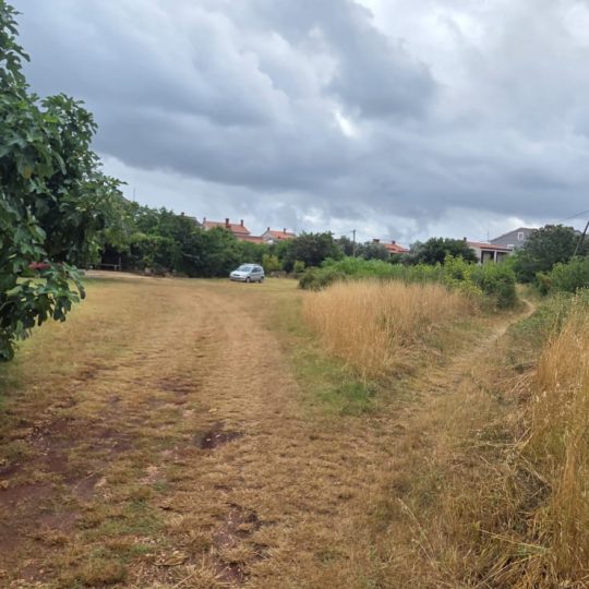 Fažana – zemljište 3331 m², 400 m od mora, odlična lokacija
