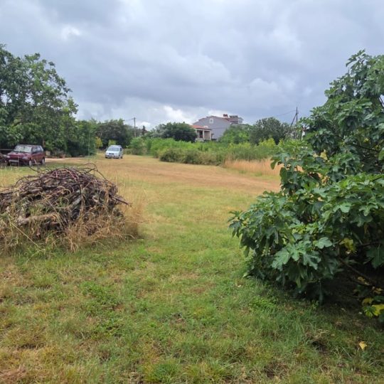 Fažana – zemljište 3331 m², 400 m od mora, odlična lokacija