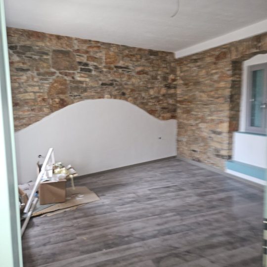 OPPORTUNITY!!! – STONE HOUSE IN THE CENTRE OF THE VILLAGE – 105 m² + YARD (for sale)