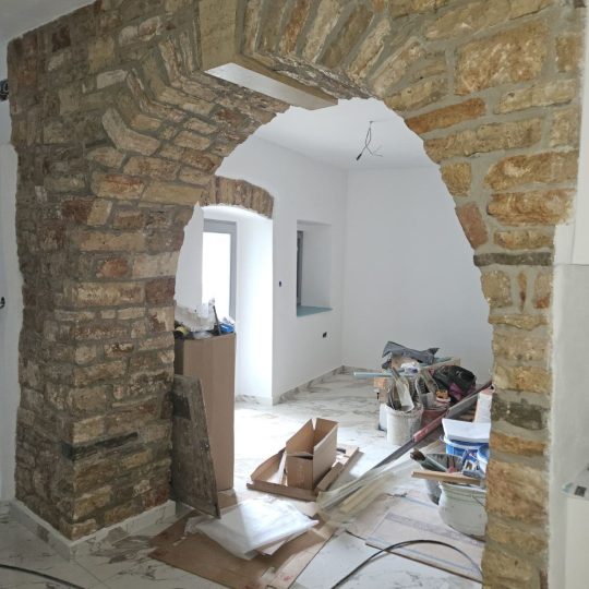 OPPORTUNITY!!! – STONE HOUSE IN THE CENTRE OF THE VILLAGE – 105 m² + YARD (for sale)
