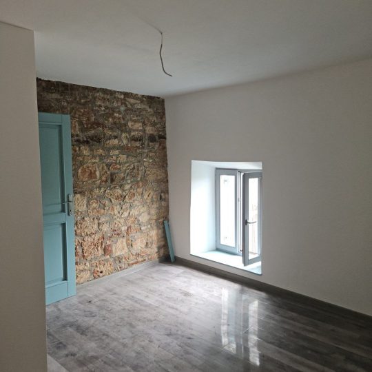 OPPORTUNITY!!! – STONE HOUSE IN THE CENTRE OF THE VILLAGE – 105 m² + YARD (for sale)