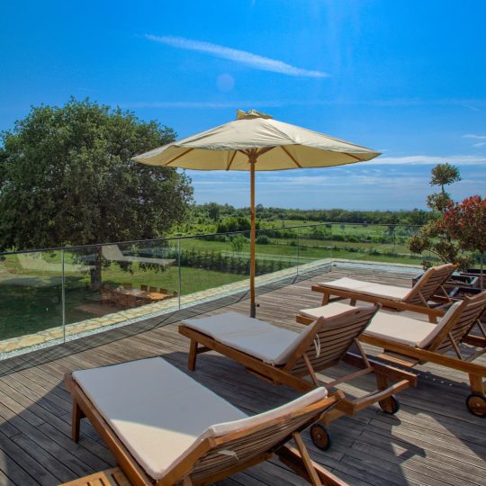 Moderna luksuzna vila s bazenom i potpunom privatnošću – Poreč, Jurići