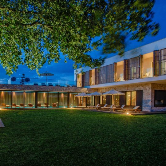 Moderna luksuzna vila s bazenom i potpunom privatnošću – Poreč, Jurići