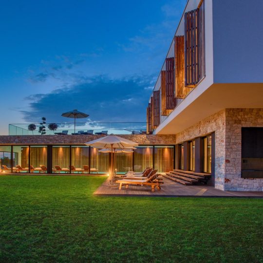 Moderna luksuzna vila s bazenom i potpunom privatnošću – Poreč, Jurići