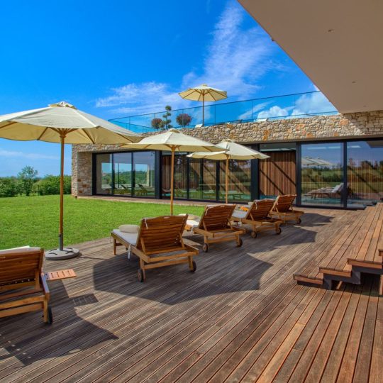 Moderna luksuzna vila s bazenom i potpunom privatnošću – Poreč, Jurići