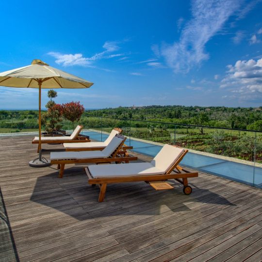 Moderna luksuzna vila s bazenom i potpunom privatnošću – Poreč, Jurići