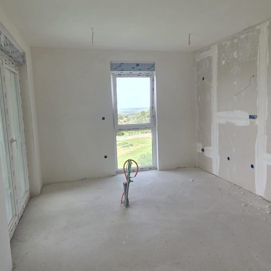 KANFANAR – PRIZEMNI 3SS+DB STAN (114,33 m²) S VRTOM I POGLEDOM NA MORE