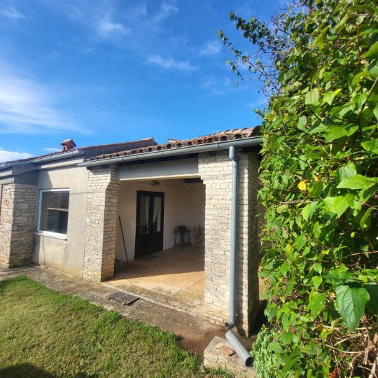 Muntić, Ližnjan: kuća + apartman, konoba i garaža