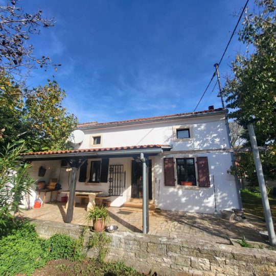 Muntić, Ližnjan: kuća + apartman, konoba i garaža