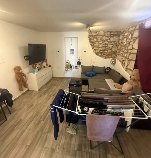 IZVRSNA PRILIKA – KUĆA S 3 STANA U MEDULINU, IDEALNA INVESTICIJA!