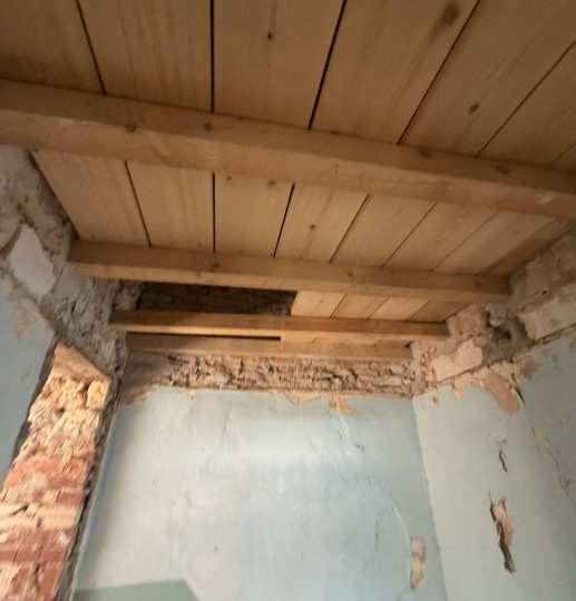 PRILIKA! KUĆA U LIŽNJANU S TERASOM I POTENCIJALOM!