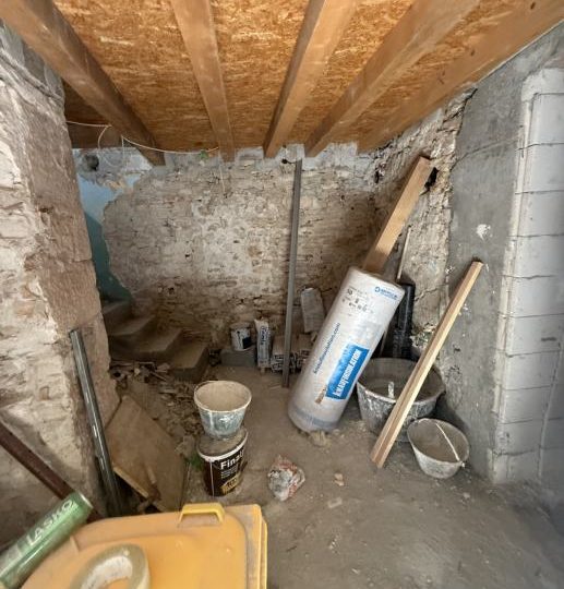 PRILIKA! KUĆA U LIŽNJANU S TERASOM I POTENCIJALOM!