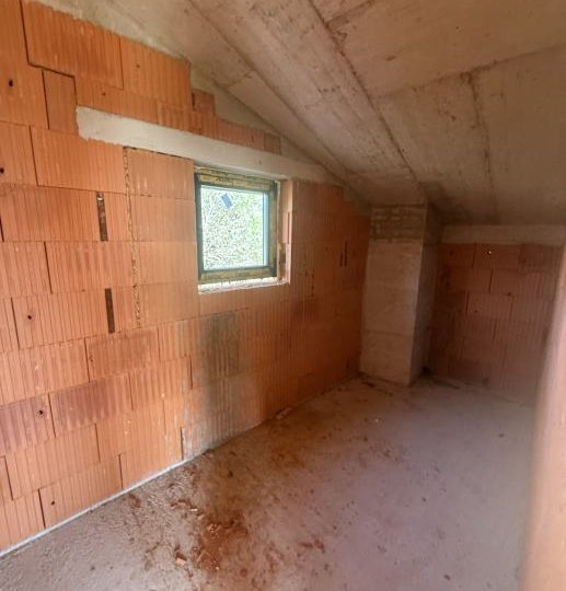 KUĆA U KAVRANU S POGLEDOM NA MORE – ODLIČNA INVESTICIJSKA PRILIKA