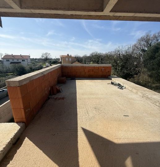 KUĆA U KAVRANU S POGLEDOM NA MORE – ODLIČNA INVESTICIJSKA PRILIKA