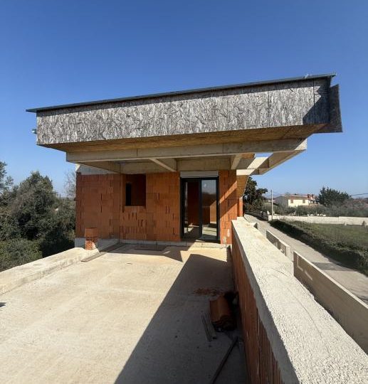 KUĆA U KAVRANU S POGLEDOM NA MORE – ODLIČNA INVESTICIJSKA PRILIKA