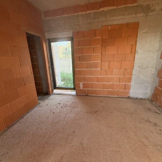 KUĆA U KAVRANU S POGLEDOM NA MORE – ODLIČNA INVESTICIJSKA PRILIKA