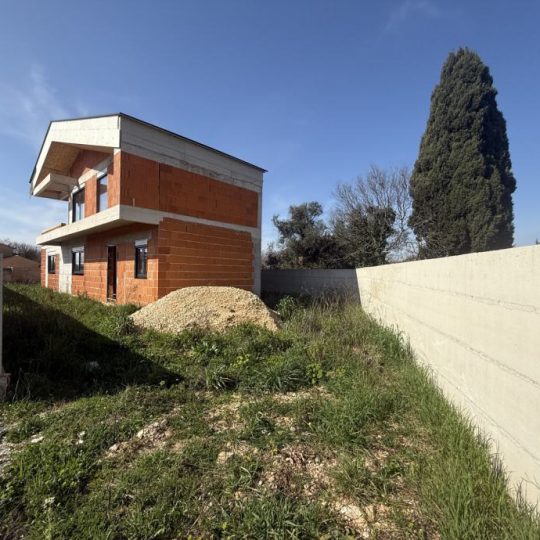 KUĆA U KAVRANU S POGLEDOM NA MORE – ODLIČNA INVESTICIJSKA PRILIKA