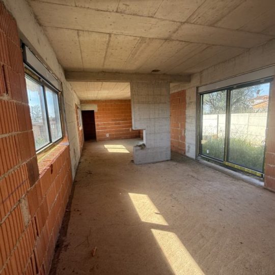 KUĆA U KAVRANU S POGLEDOM NA MORE – ODLIČNA INVESTICIJSKA PRILIKA