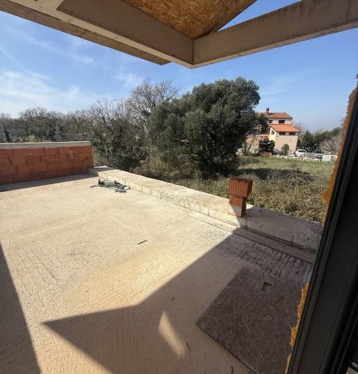 KUĆA U KAVRANU S POGLEDOM NA MORE – ODLIČNA INVESTICIJSKA PRILIKA