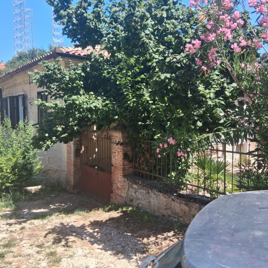 Stoja: samostojeća kuća 105 m2, blizina mora, prilika
