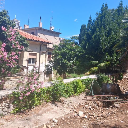Stoja: samostojeća kuća 105 m2, blizina mora, prilika