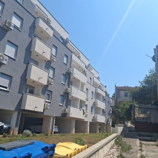 Monvidal: Stan na 1.katu, kompletno novo namješten, 42.5 m2, prilika