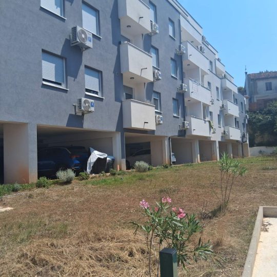 Monvidal: Stan na 1.katu, kompletno novo namješten, 42.5 m2, prilika