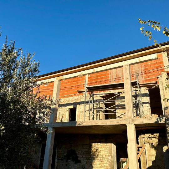 Rovinj: Prodaje se kuća, okolica Rovinja, u fazi adaptacije, HITNO, prilika 195.000 EUR