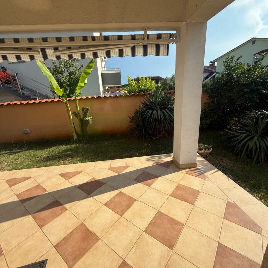 Fažana: Moderno uređena kuća s okućnicom, u Fažani, P+1, 400.000 EUR
