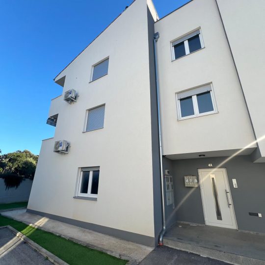 Pula, 108.00 m2, novogradnja dva stana +garaža i spremište
