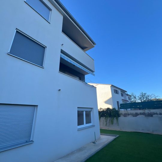 Pula, 108.00 m2, novogradnja dva stana +garaža i spremište