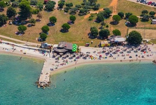 Fažana: 2800 m2 pogled na more, T2 zona