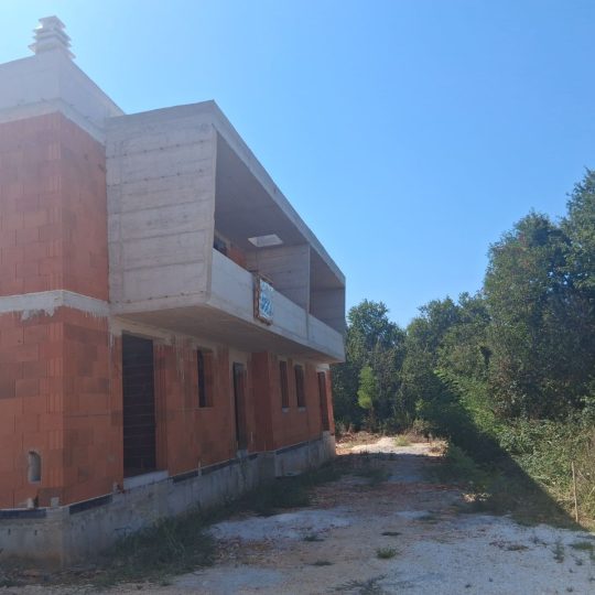 Medulin: Prodaje se samostojeća kuća, 350 m2, visoki roh bau