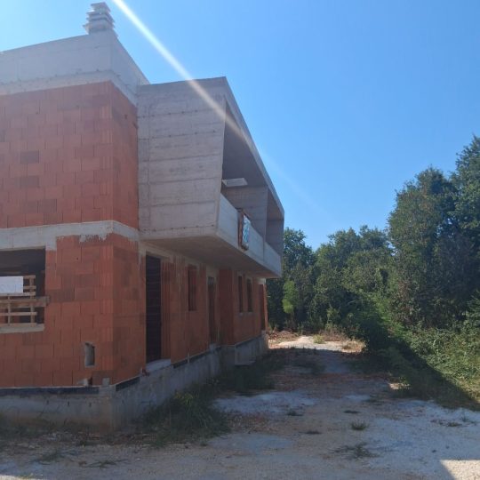 Medulin: Prodaje se samostojeća kuća, 350 m2, visoki roh bau