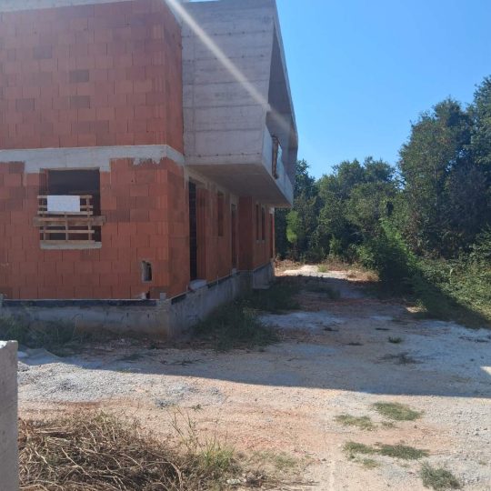 Medulin: Prodaje se samostojeća kuća, 350 m2, visoki roh bau