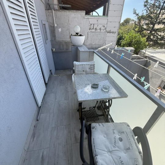 STAN 51 m² – PRVI KAT – 2 SPAVAĆE SOBE – ODLIČNA PRILIKA!